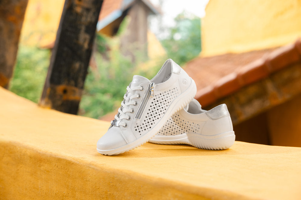 Remonte DIE18 White, Orthotic Friendly, Removable Innersole, Zip & Lace