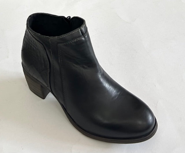 Zeta Rax Short Boot Black, Heel & Inside Zip