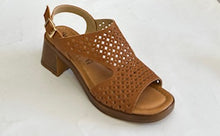 Load image into Gallery viewer, Sundowner Gisella Tan &amp; White, Block Heel &amp; Padded Innersole
