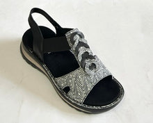 Load image into Gallery viewer, Cassini Malory, Black Print &amp; Beige Print, Padded Innersole, Lower heel &amp; Slip On
