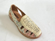 Load image into Gallery viewer, Cassini Might, Beige Multi &amp; Blush Multi Shoe, Padded Innersole &amp; Slip On
