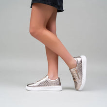 Load image into Gallery viewer, Naked Arches Noble White Floral &amp; Champagne, Orthotic Friendly, Removable Innersole, Zip &amp; Lace
